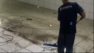 Manutenção em garagem alagadas após fortes chuvas, em Maceió - Foto: Reprodução