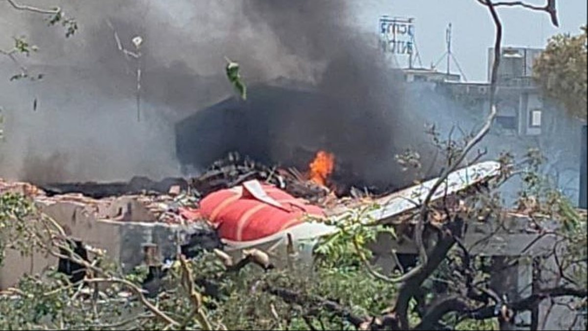Perito aponta possível causa da queda de avião após decolagem na Índia