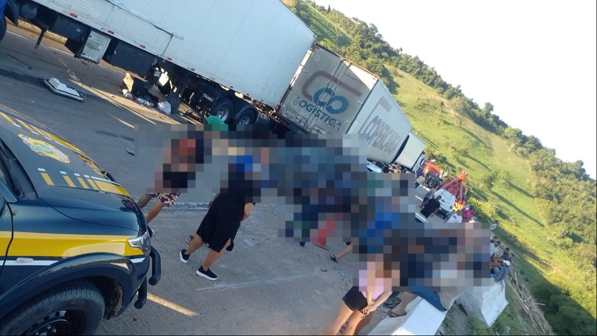 Engavetamento de carretas e carros de eio deixa ao menos uma pessoa morta na BR\u002D101